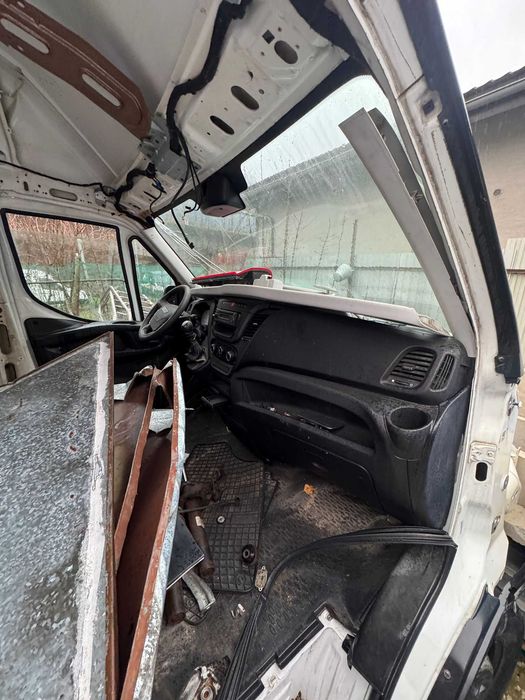 przekładki iveco daily powyżej 14-23 r czarne granatowe z klimą i bez