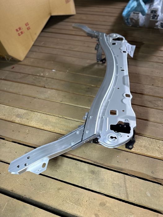 Усилитель радиаторов верхний Mercedes W213 2016-2023 A2136206300