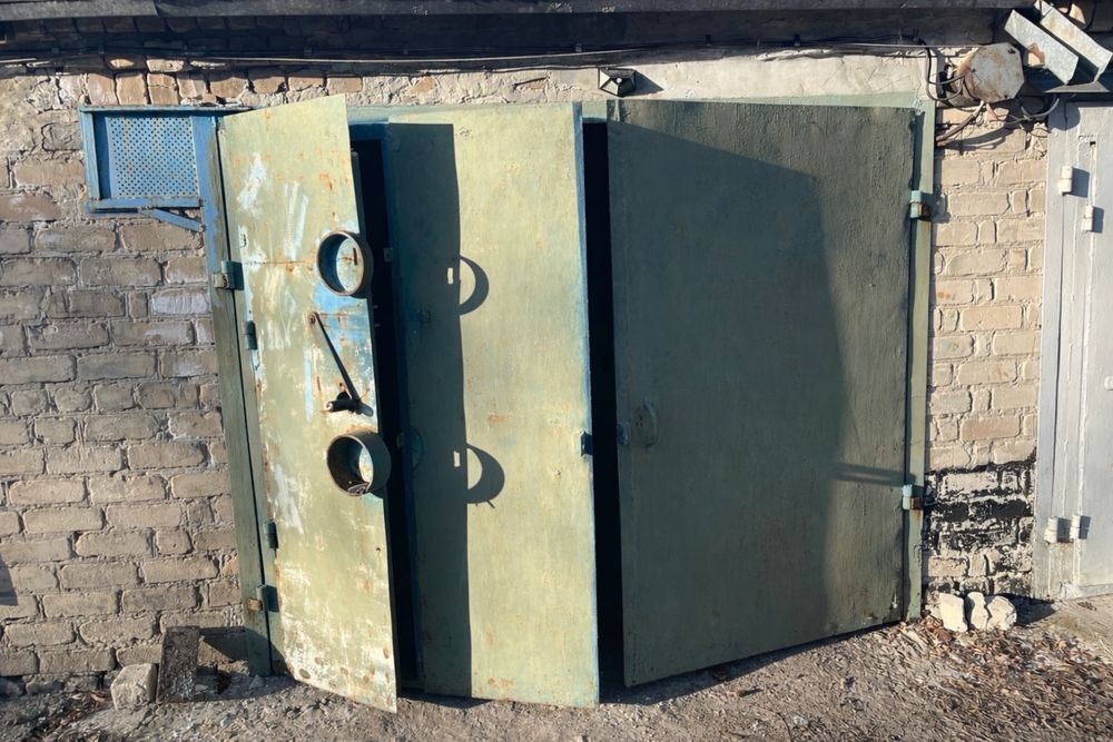 Продам гараж ГСК-1 перший ряд