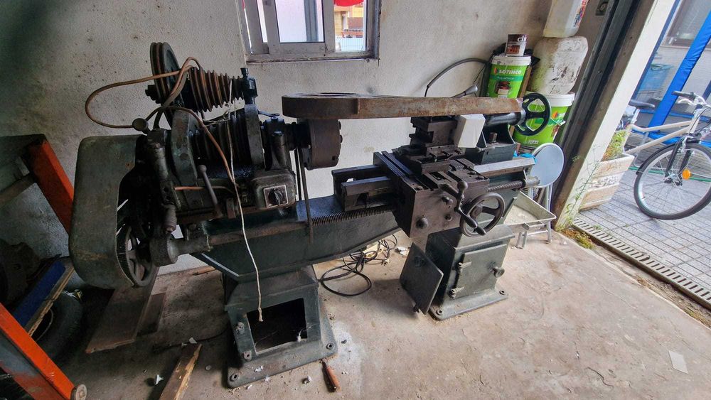 Torno mecânico e maquina de furar