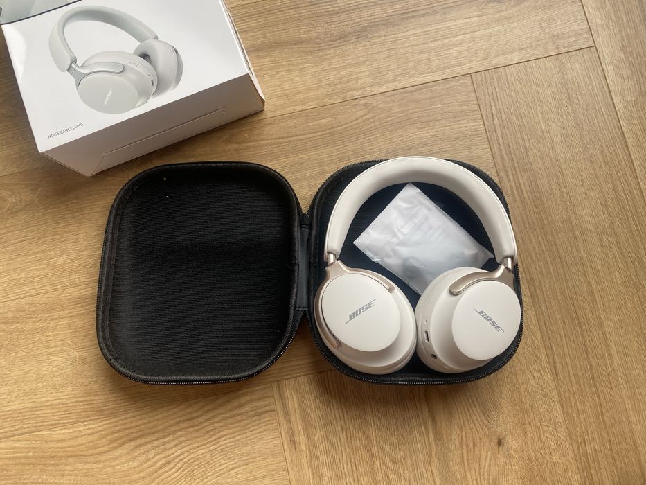 Бездротові навушники Bose білі Внаявності