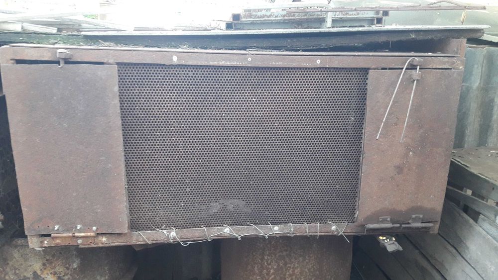 Клетки металические для содержания разних видов животних.