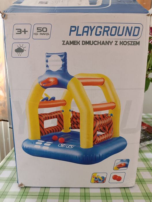 Zamek dmuchany z trampoliną