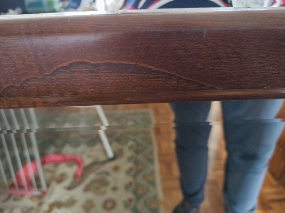 Espelho com moldura em madeira