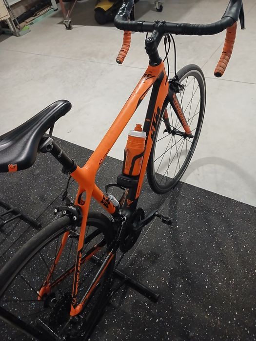 Bicicleta de estrada KTM