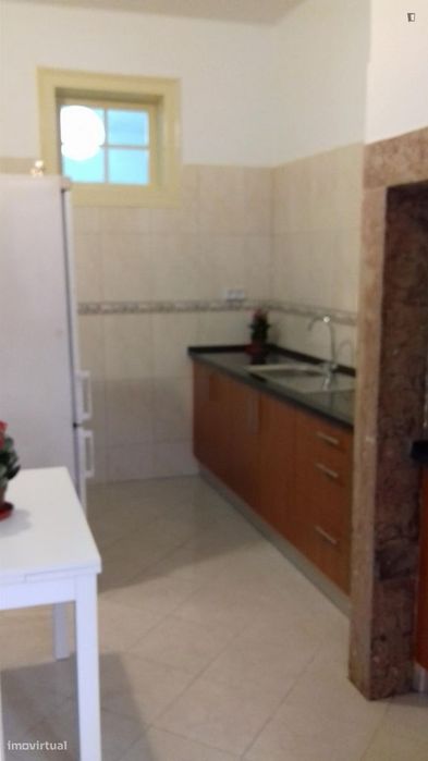 Quarto - localizado em Alameda Lisbon
