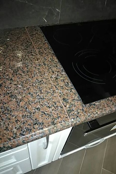 Гранітні підвіконня, стільниці, сходи на замовлення.