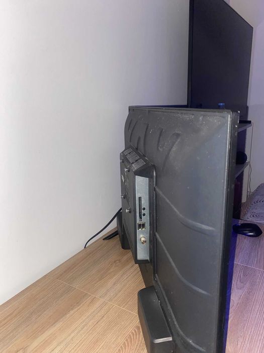 TV Silver semi nova