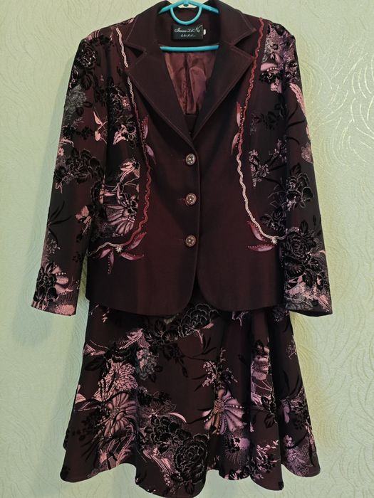 Продам плаття костюм 50-52 розмір