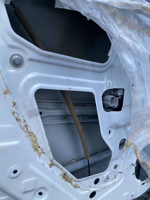 Продам дверь передняя левая nissan leaf 2