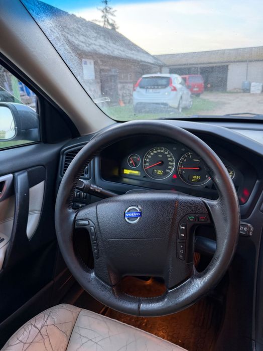 Samochód osobowy Volvo v70