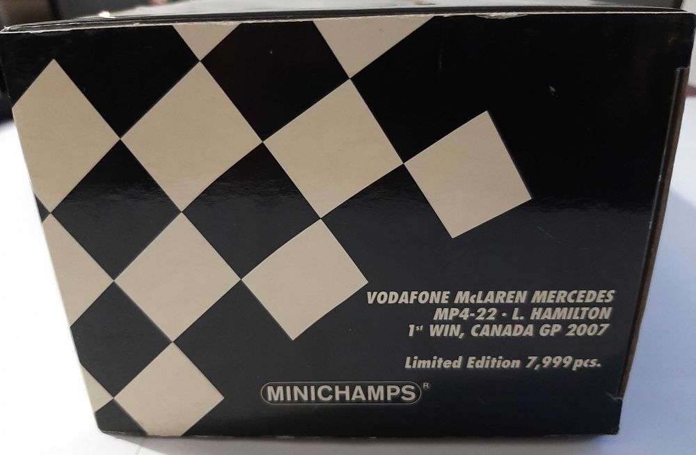 Lewis Hamilton 1a vitória McLaren MP4-22 F1 2007 Minichamps 1:18