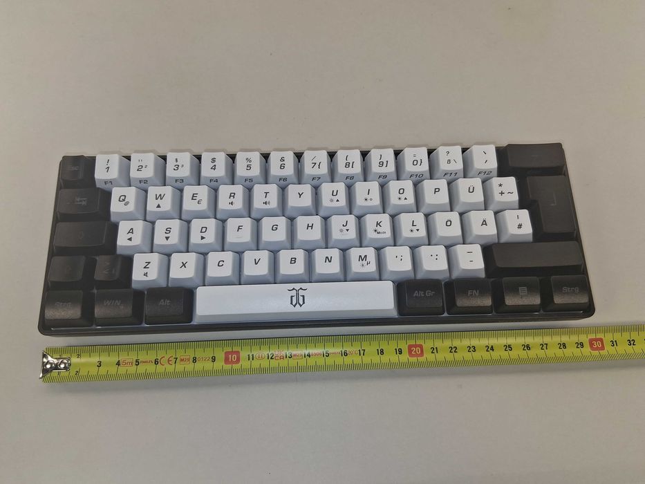 N088 Klawiatura Gamingowa Snepurdiri V800 61 Klawiszy RGB USB