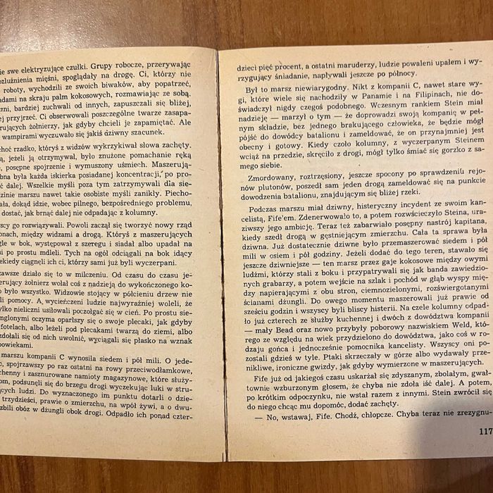 Cienka czerwona linia ; James Jones