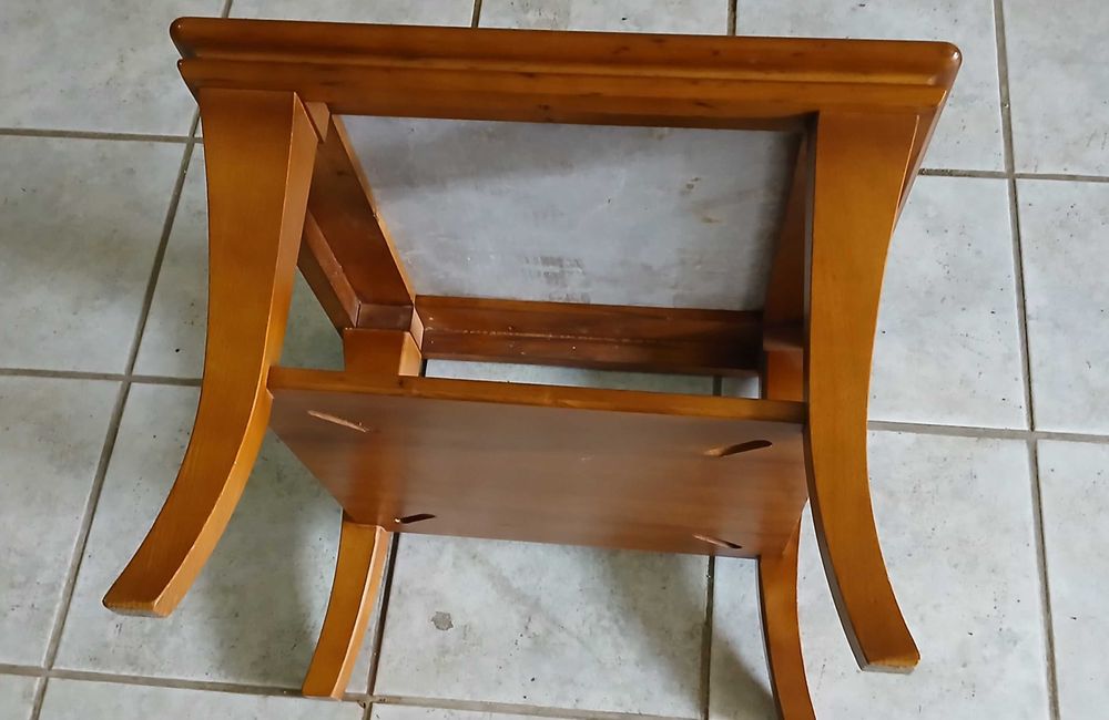 Mesinha de sala em madeira maciça