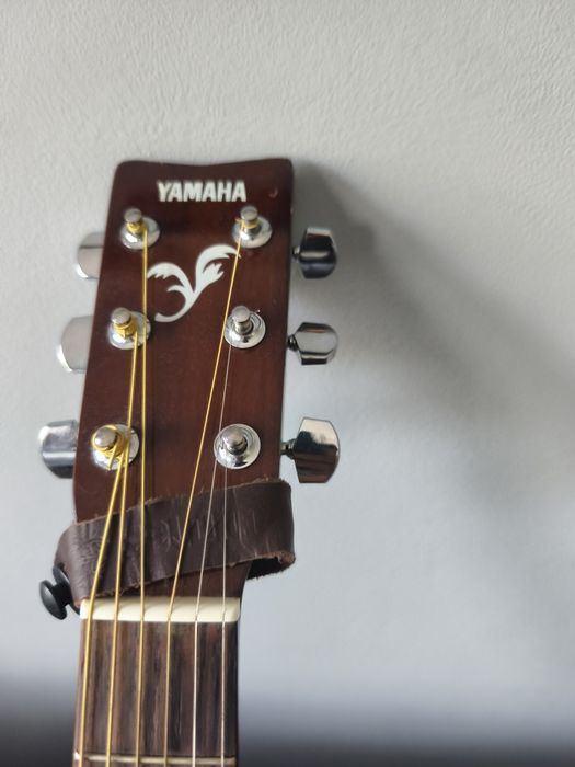 Guitarra YAMANHA f310