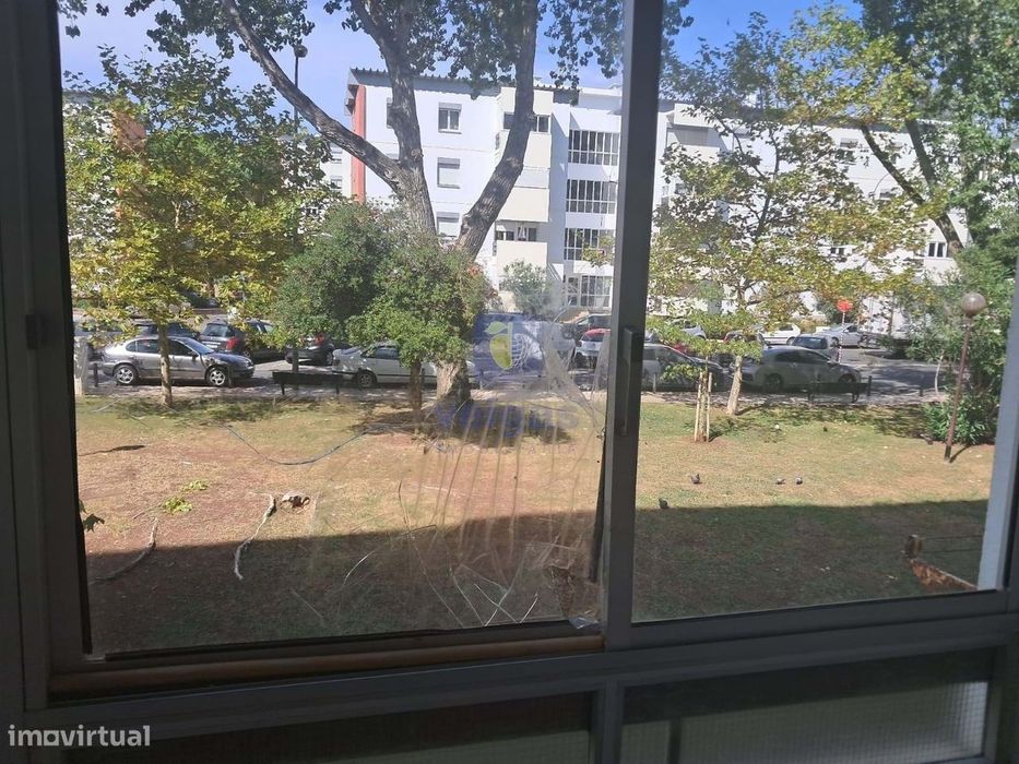 Oportunidade única: apartamento T2 em Oeiras para investimento seguro
