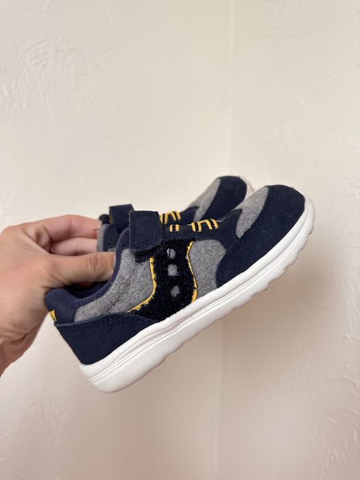 Кросівки на хлопчика! Стан нових.