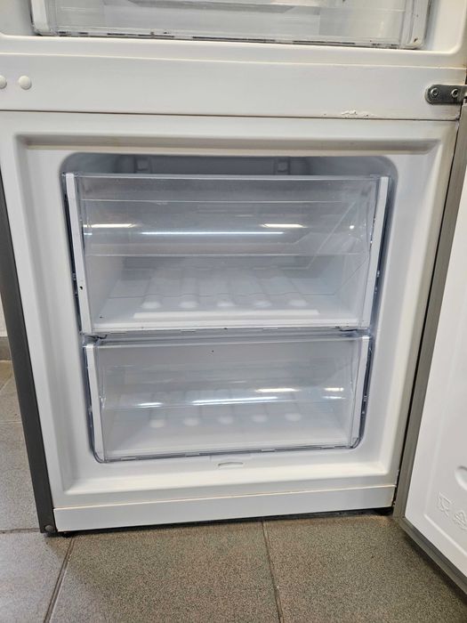 Lodówka Srebrna Whirlpool