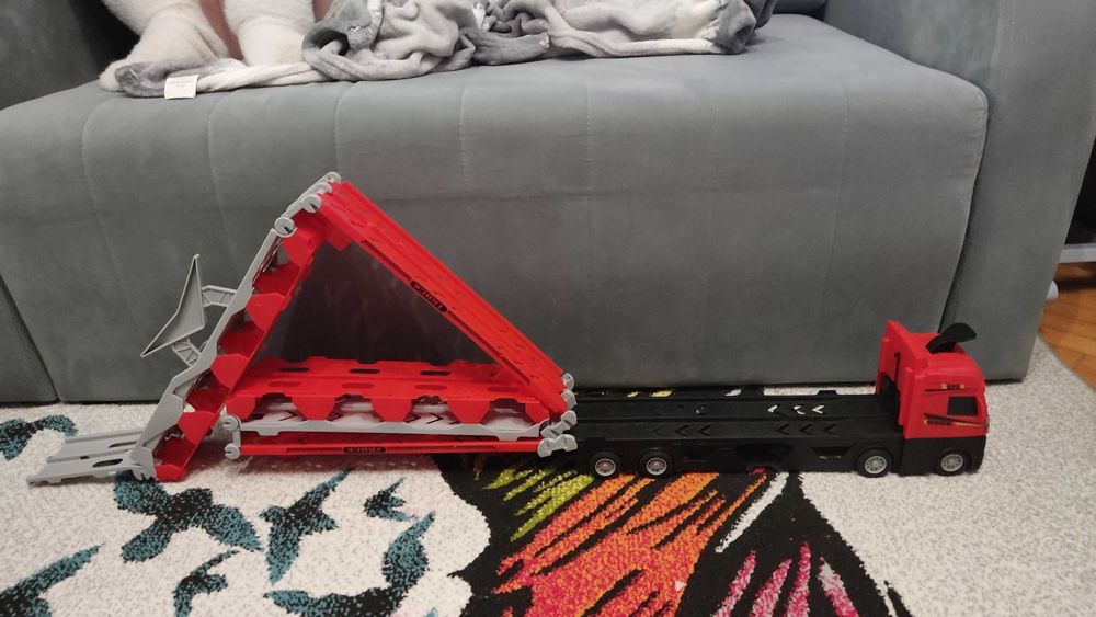 Auto do przewozu małych autek