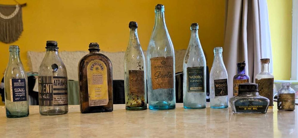 Stare butelki z czasów PRL