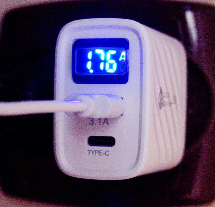 Szybka ładowarka USB i USB-C.