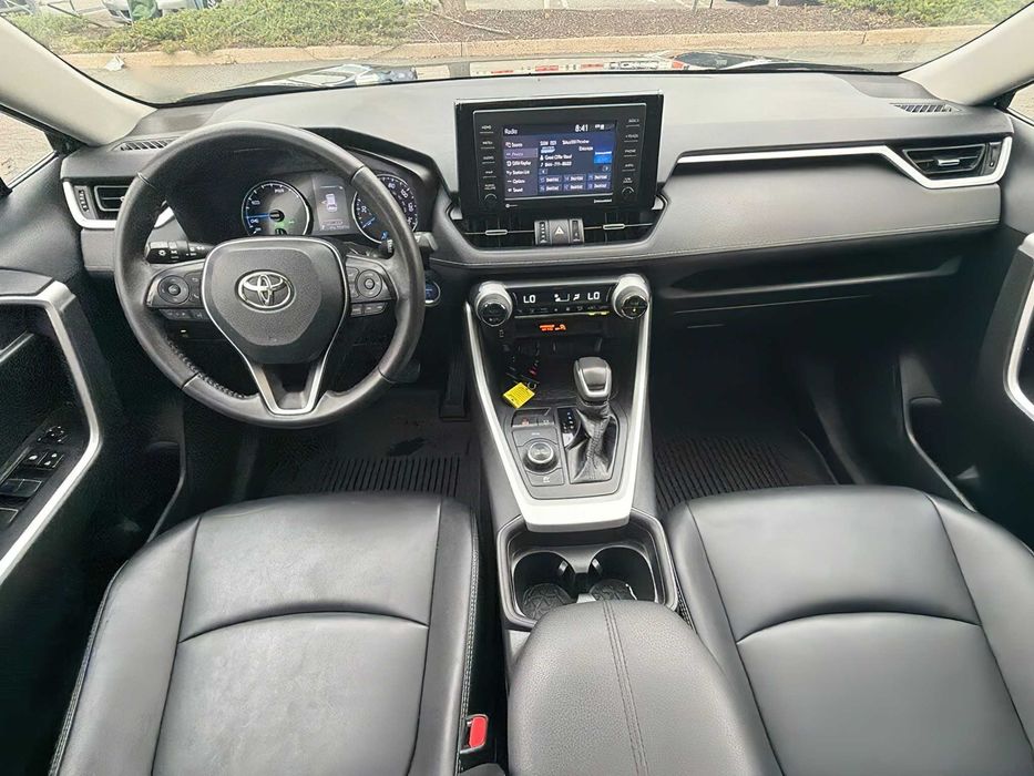 Toyota RAV4 Hybrid XLE Premium      2021