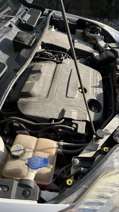Продам білий кроссовер Ford Kuga