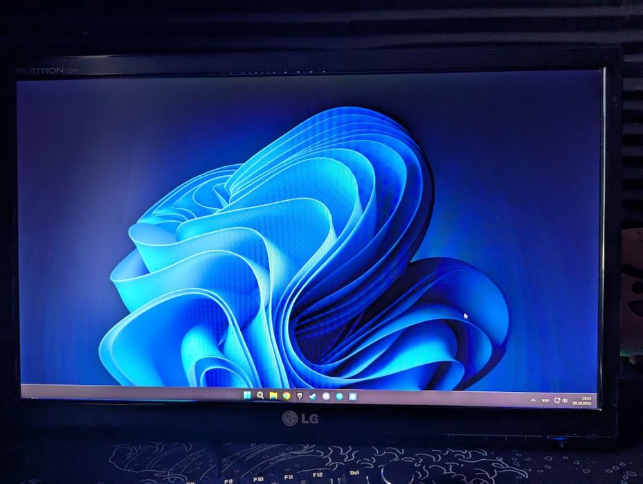 Монітор LG. FLATRON E2241