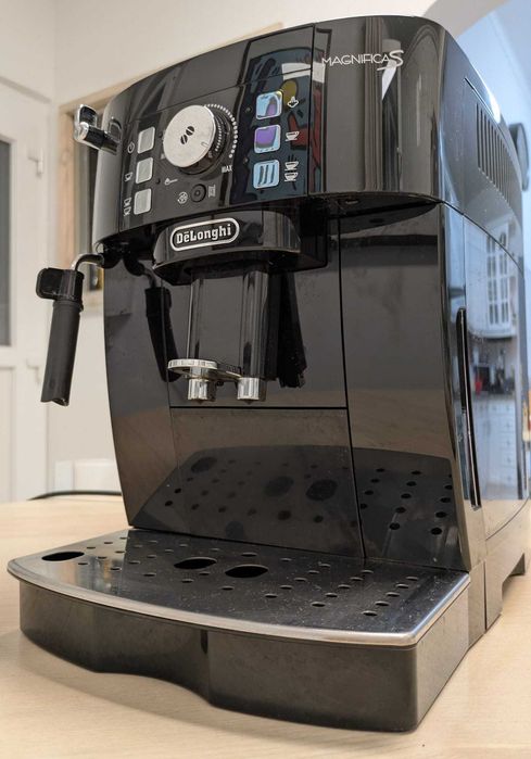 Máquina de Café Automática De'longhi Magnifica S