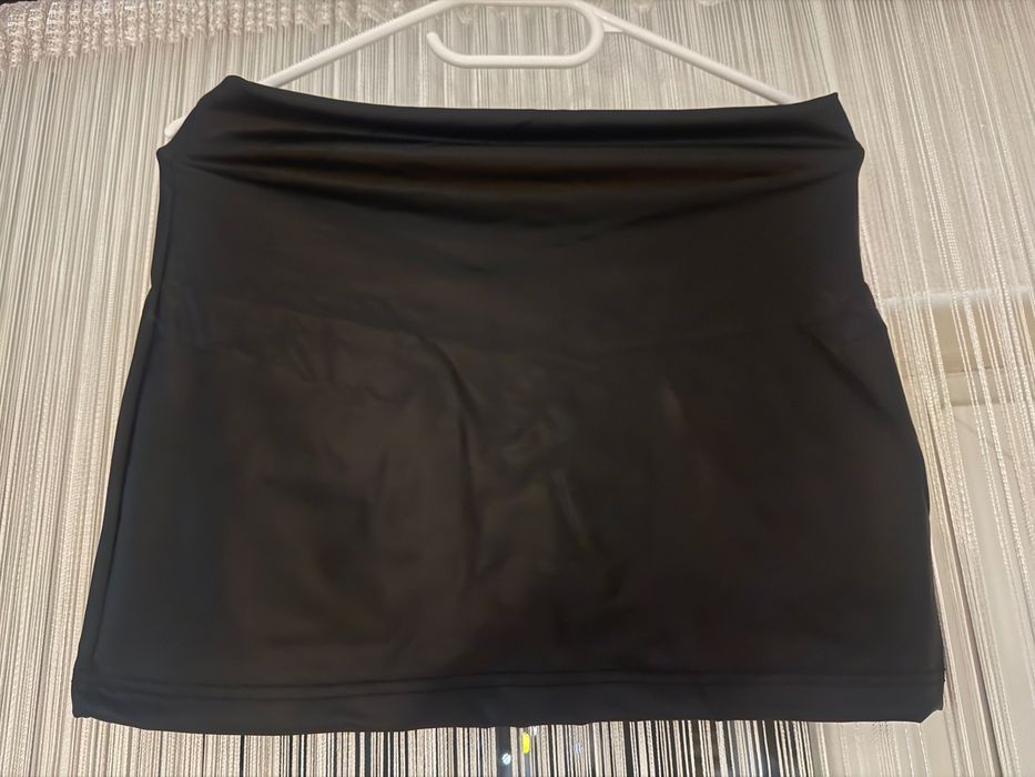 Elastyczna czarna mini ala ekoskóra M