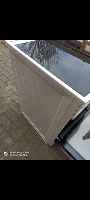 Kuchenka elektryczna z plytą ceramiczną