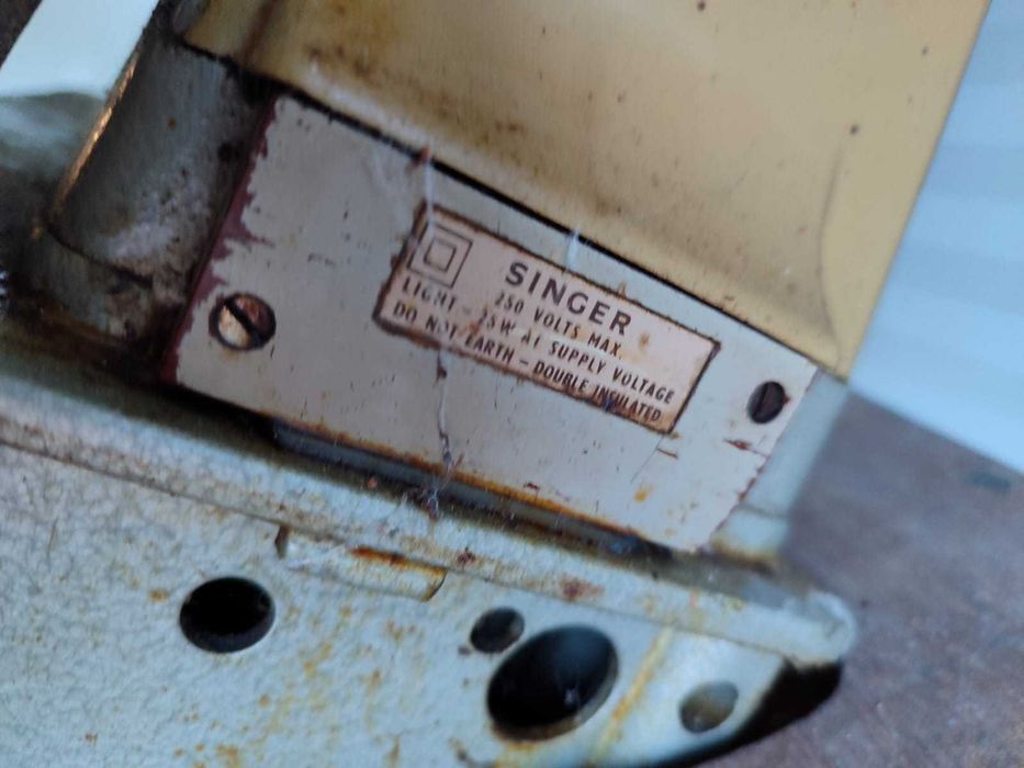 Máquina costura Singer