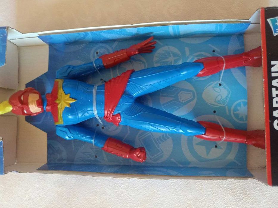 Ігрова фігурка капітан марвел. іграшка для хлопчиків