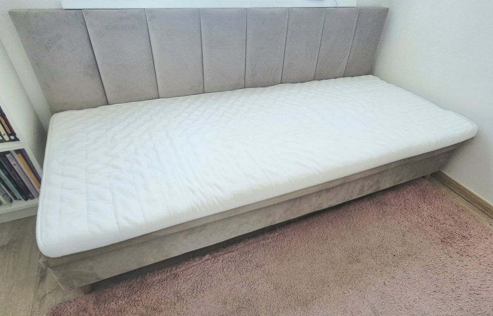 Łóżko tapicerowane z pojemnikiem na pościel sofa kanapa materac