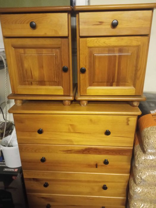 Komoda + szafki nocne sosnowe.
