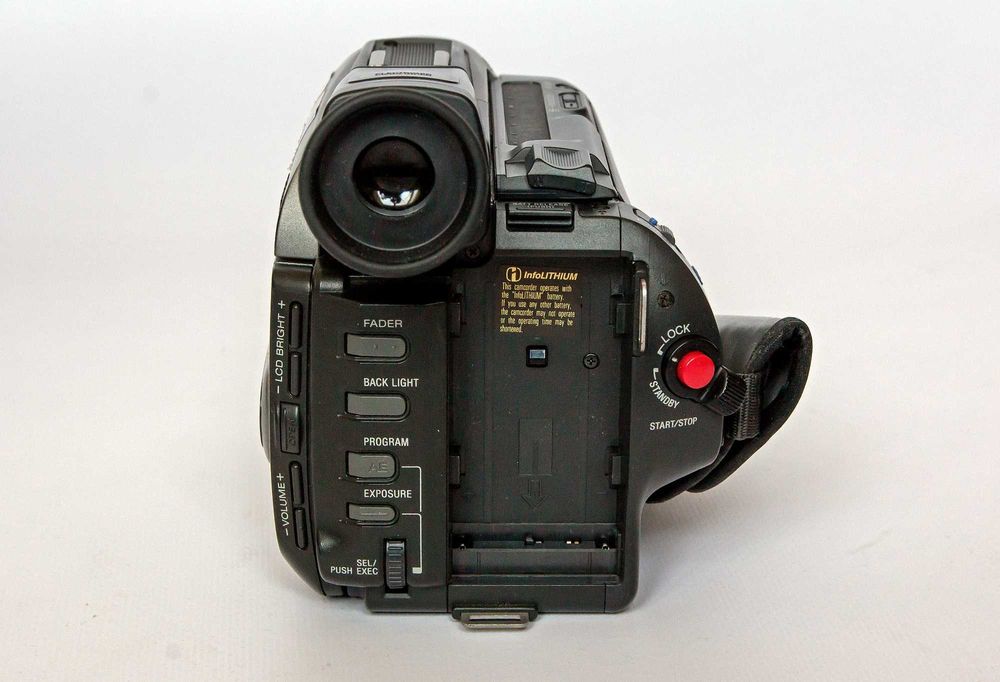 Відеокамера SONY Handycam CCD-TRV62
