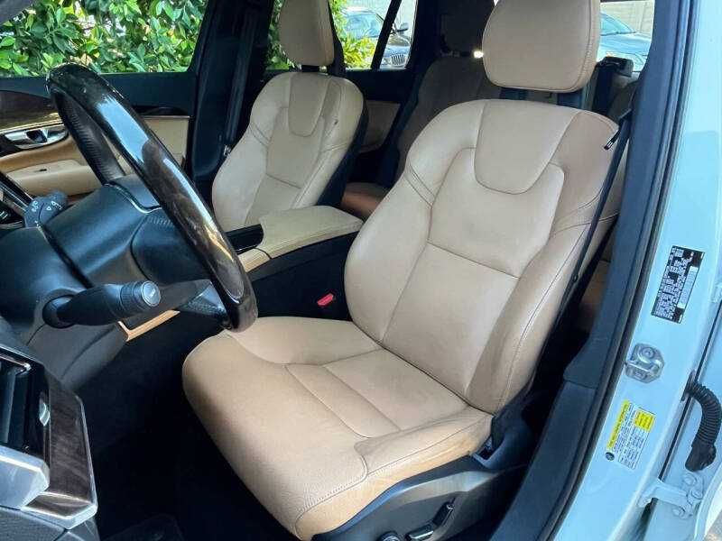 2017 Volvo XC90 Momentum