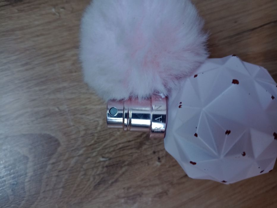 ariana grande buteleczka po perfumie Sweet like Candy.