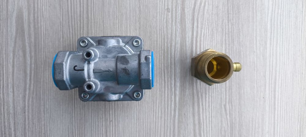 Регулятор (редуктор) тиску газу Maxitrol RV47LM з перехідником