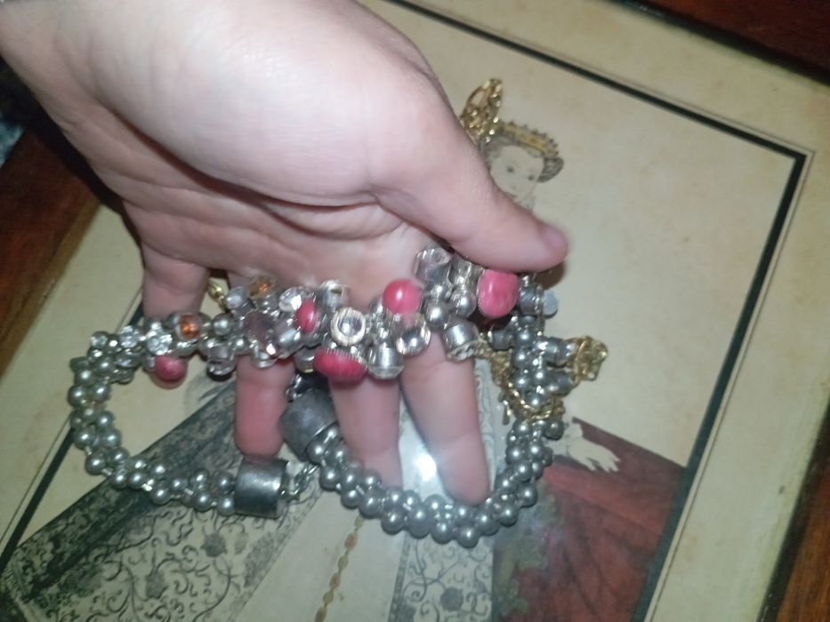 Colar bom estado vintage tem dois