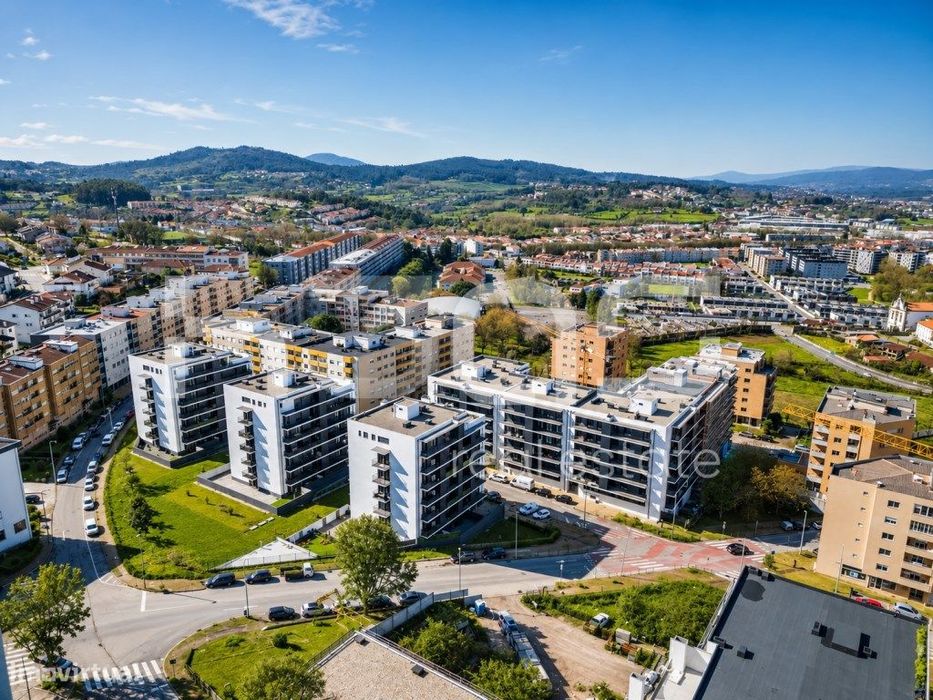 Apartamento T3 com Garagem Fechada, Varandas Amplas e Churrasqueira...