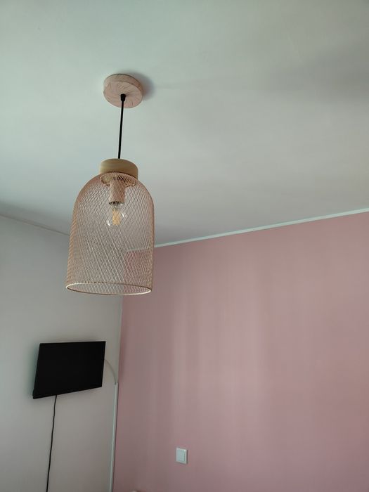 Candeeiro de teto rosa