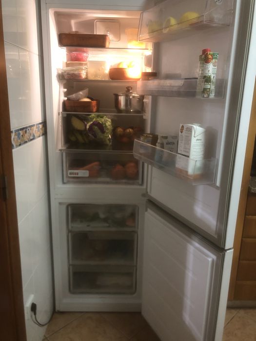 Frigirifico combinado Ariston hotpoint,.