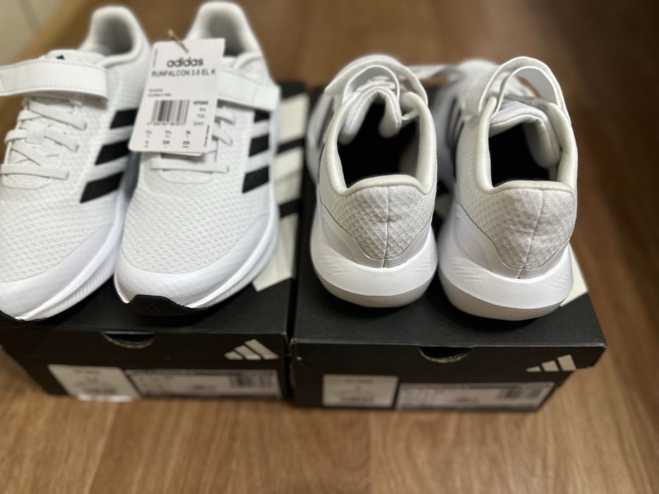 Дитячі кросівки adidas. Адідас.
