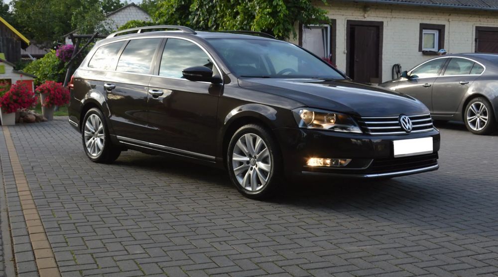 Volkswagen Passat _Klima_Nawigacja_Tempomat_Pakiet Chrom_Hak_Bezwypadkowy_POLECAM!