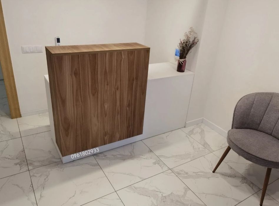 Рецепція. Ресепшн. Стійка адміністратора