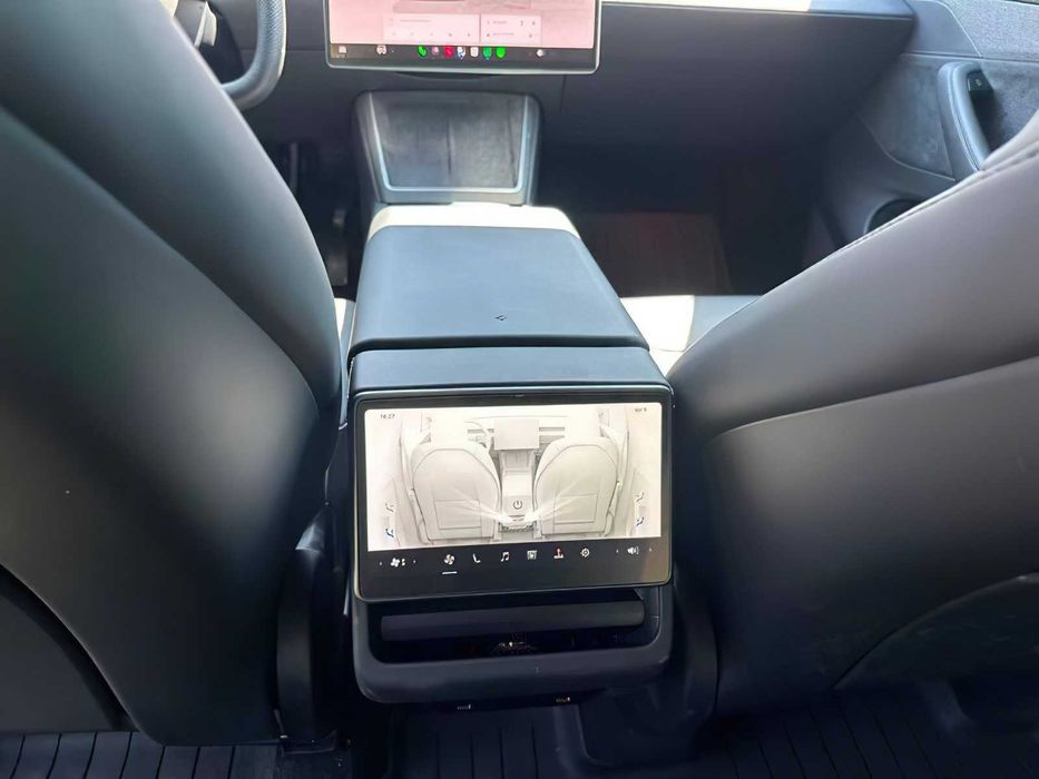 Tesla Model Y Premium      2026