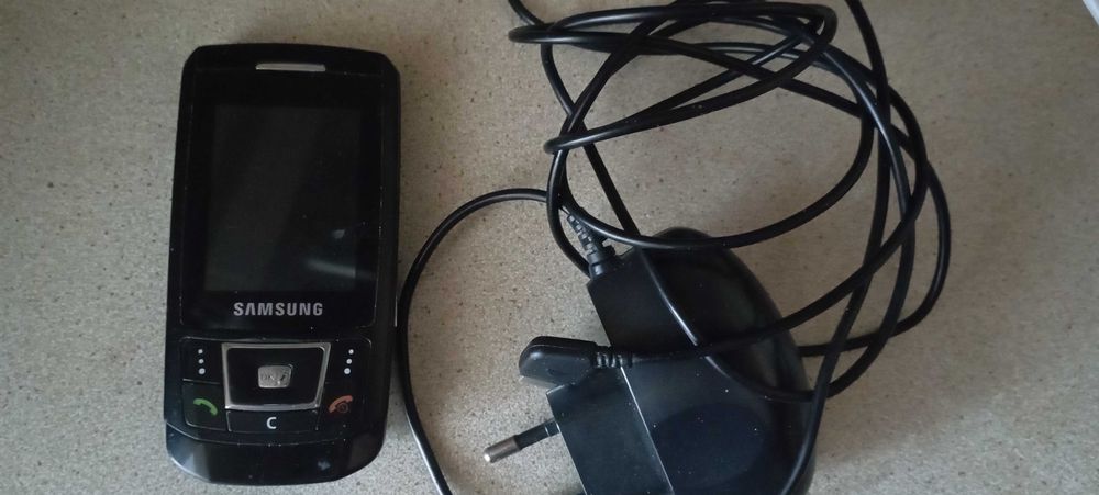 Телефон кнопочный Самсунг