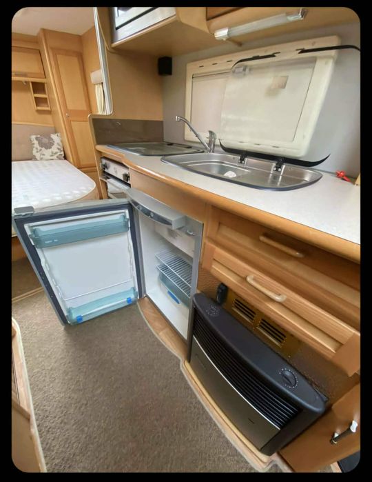 Caravana Elddis cama em ilha